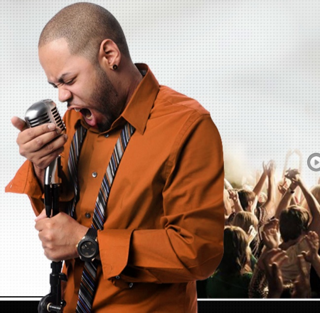 Cantor em apresentação musical